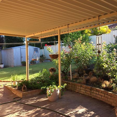 Murdoch Station Bed & Breakfast Perth Bagian luar foto