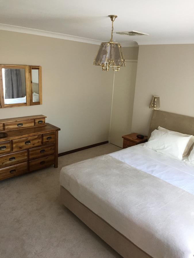 Murdoch Station Bed & Breakfast Perth Bagian luar foto