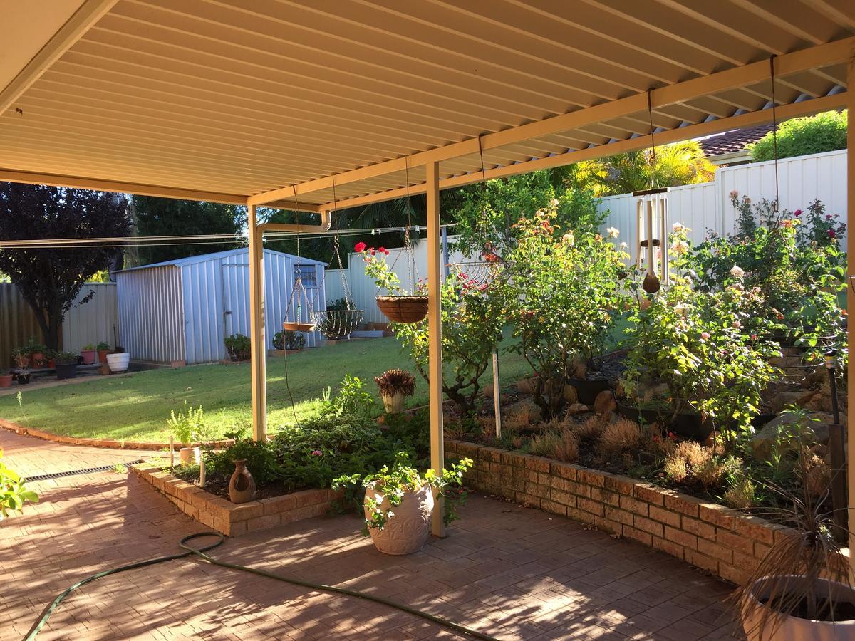 Murdoch Station Bed & Breakfast Perth Bagian luar foto